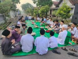 Kenduren Berjamaah Selepas Sholat Idul Fitri
