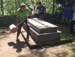 Makam palsu “Sunan Condromoto” dibongkar warga Kabuh
