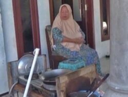 Derita janda penjual gorengan saat listrik dicabut sepihak oleh PLN Jombang