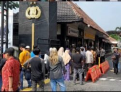 Puluhan korban Oknum Kiai, geruduk Mapolres Jombang