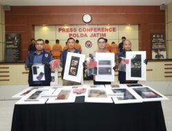 Direskrim Siber Polda Jatim berhasil membongkar kejahatan pornografi dan menangkap pelaku pemilik 15 kanal konten serta aplikasi ‘dewasa’.