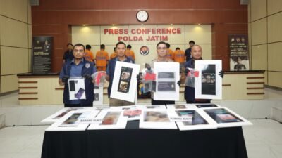 Direskrim Siber Polda Jatim berhasil membongkar kejahatan pornografi dan menangkap pelaku pemilik 15 kanal konten serta aplikasi ‘dewasa’.