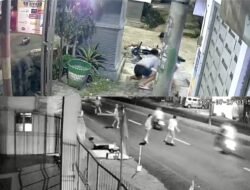 Niat mengusir Gangster yang telah membikin ulah di desanya, beberapa warga malah diamankan petugas karena viral di media social dan aksinya terekam cctv warga.