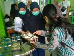 Hari Pertama Program MBG di Jombang Nasinya basi, Buah busuk dan Susu yang dibagikan sudah kadaluarsa