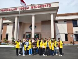 Guna menambah pengetahuan : Mahasiswa UNIMAS laksanakan Studi Komparatif ke PN Mojokerto