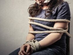 Kenal di Media sosial, Wanita cantik diajak check-in di Hotel berakhir disekap dan dirampok oleh dua pemuda Jombang