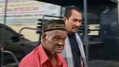 Terlihat di CCTV, Seorang pria tua melempar Molotov ke toko sembako: mengaku aksi nekatnya di picu rasa dendam